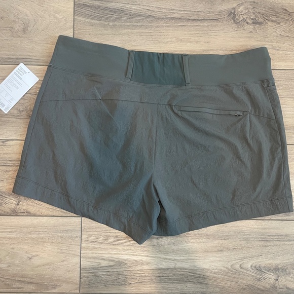 Athleta Olive Green Trekkie North Mid Rise Hiking Athletic Shorts Sz Plus 18 NWT - Picture 4 of 4